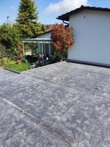 Holzboden für Terasse - langlebigkeit & robustheit sind wichtig bei der Auswahl des passenden Holzes für Ihren Balkon - Grischa Boden berät Sie, welche Holzarten sich am besten dafür eignen