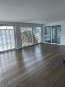 Stilvoller Holzboden fürs Wohnzimmer von Grischa Boden