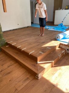 Bodenbelag und Treppenverkleidung aus Holz von ihrem regionalen Bodenleger aus Chur - Grischa Boden