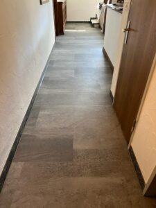 Steinboden verlegen lassen - wunderschöne Bodenplatten von Grischa Boden in Chur