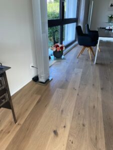 Holzboden verlegen lassen für ein warmes und modernes Zuhause - Grischa Boden ihr professioneller Bodenleger in Graubünden und der Ostschweiz