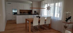 Stilvoller Parkettboden für die Küche und das Wohnzimmer, jetzt von Ihrem Profi Bodenleger verlegen lassen - Grischa Boden